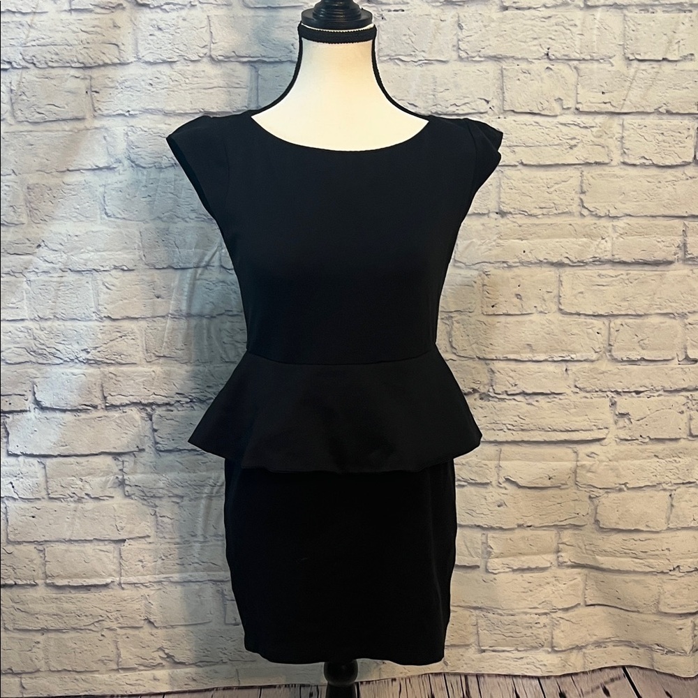 Alice + Olivia Victoria Dress Peplum Cap Sleeves Black